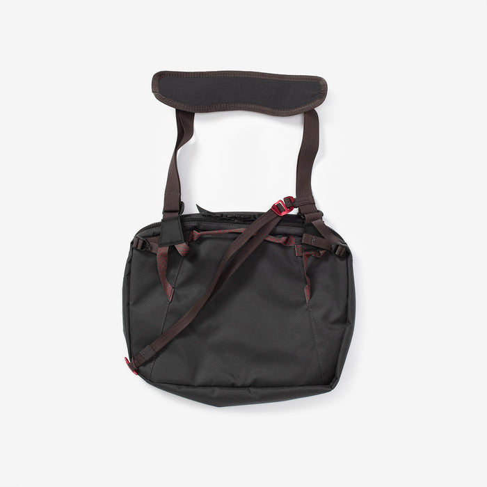 Gaut Messenger Bag