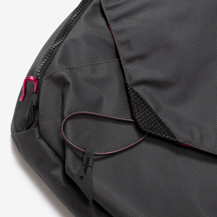 Gaut Messenger Bag