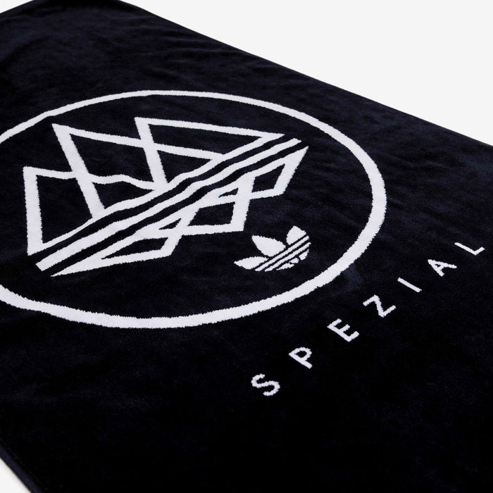 Mod Trefoil Towel