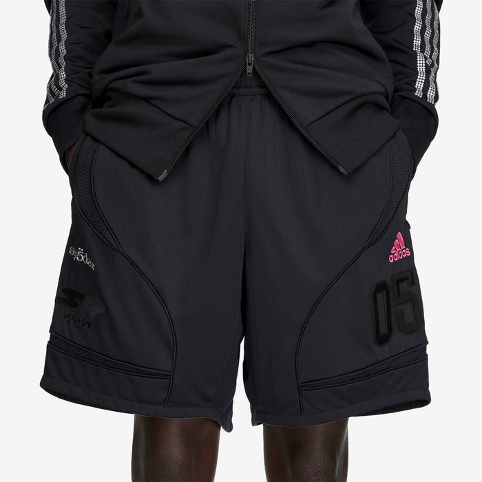 Short x SP5DER