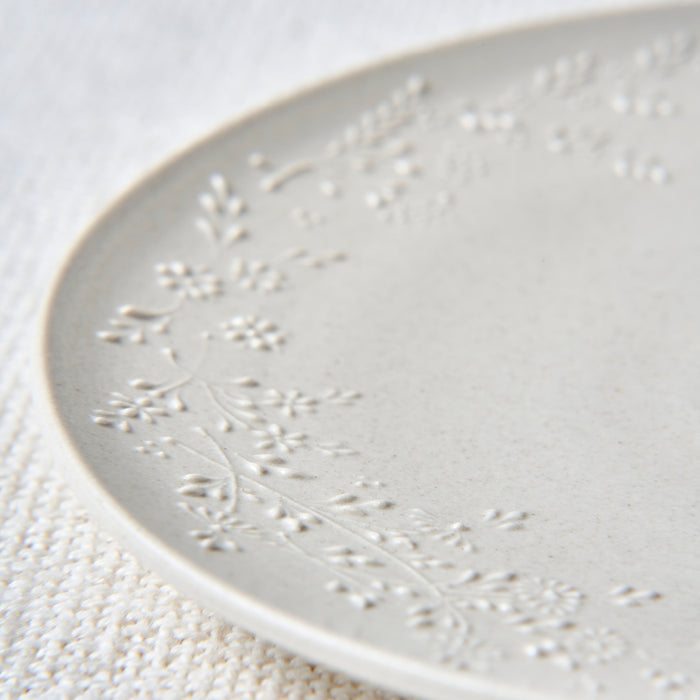 Yukiko Wada Dessert Plate in White & Gold